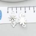 Silver flower petal pendant charms with leaf detail and size measurement scale - Flower (20457)