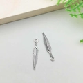 Pair of silver feather pendants in alloy metal for DIY jewelry making and earrings - Feather Style (8096)
