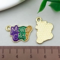Charm Mardi Gras en alliage avec paillettes violet vert or et dos doré texturé - Lettres Violettes (22050)