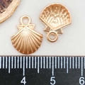 Macro shot of gold shell alloy charms with detailed fan-shaped textures and size scale - Shell Pendant (11599) / 12*14mm