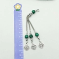 Dettaglio pendente con nappe verdi malachite da 10,5cm con nodi celtici e catenina - Stile Nappa Con Perline Verde Scuro