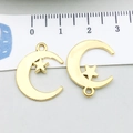 Ciondolo luna e stella vintage in lega dorata con misura di 2 cm di larghezza - Stella Luna (20829)
