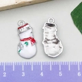 Ciondoli pupazzo di neve in smalto con sciarpa rossa per creazione di gioielli - 11x22mm / Pupazzo di Neve di Natale Smalto Bianco