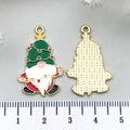 Kleurrijke kerstdwerg hanger van emaille met kerstmuts en goudkleurige details - Groene Kerstgnoom