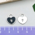 Ciondoli a forma di cuore con finitura smaltata per creazioni di gioielli fai da te - 11x13mm / Lucchetto a Cuore Smalto Nero
