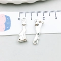 Sitting cat alloy charms in bright silver finish for DIY jewelry necklaces and bracelets - Bright Silver Cat (20652)