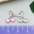 Ciondoli a forma di ciliegia in smalto rosa per gioielli fai da te con finitura argento - 12x13mm / Ciliegia in Smalto Rosa