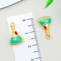 Groene emaille Zongzi-hanger met goudlaag voor DIY-sieraden en kettingaccessoires - Blauwgroene Emaille Bezem (22224)