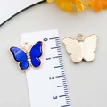 Ciondolo a farfalla in smalto blu e metallo dorato per creazione gioielli fai da te - Farfalla in Acrilico con Strass Blu Scuro 18*15mm (22992)