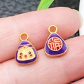 Handgehaltener Zongzi-Anhänger mit Fu-Schriftzug und niedlichem Emaille-Design - Fuchsienrot Emaille Fu Reiskloß (22619)