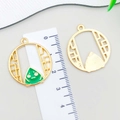 Groene emaille Zongzi hanger met gouden opengewerkt patroon, 2,5 cm ronde sieraadbedel - Groene Emaille Balkon Zongzi (22888)