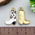 Pendentif botte de cowboy émaillé motif vache avec bordure dorée pour bijoux - 1 Pièce Botte Émail Blanc 22*14mm (21851)
