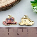 Pendentif chapeau de cowboy en émail pour création de bijoux DIY avec base dorée - 1 Pièce Chapeau de Cowboy Émail Marron 16*13mm (21855)