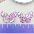 Set mit zwei lila irisierenden Schmetterlingsanhängern aus Acryl mit strukturierter Oberfläche - Hellviolett (22126)