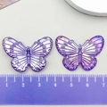 Lila lichtdurchlässiger Schmetterlingsanhänger aus Acryl mit Flügelstruktur für DIY-Schmuck - Tiefviolett (22130)