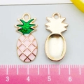 Pendentif ananas rose en alliage avec motif doré et feuilles vertes pour bijoux DIY - Ananas en Émail Rose (12315)