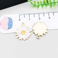 Gänseblümchen Emaille Anhänger in Weiß und Gold für DIY Schmuckherstellung Zubehör - 16*18mm / Weißer Emaille Chrysanthemen Stil (14777)