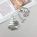 Pendentifs de voile en alliage argenté vintage avec voilier, gouvernail et engrenages - Style de voilier (8901) / 21*28mm