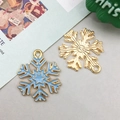 Blau emaillierte und hohle goldene Schneeflocken-Anhänger für Weihnachts-DIY - 湖蓝色KC金滴油圣诞雪花款式(18061)