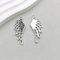 Pendentifs ailes en argent antique avec détails de plumes et anneaux de suspension - Style Aile Plume Argent Antique (10050)