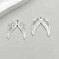 Pendentifs ailes en métal argent antique avec détails de plumes et anneau supérieur - Style Aile Plume Argent Antique (10053)