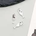 Drei antike Silber-Sektglas-Anhänger aus Legierung für DIY-Schmuckarmbänder - Weinglas (10565)