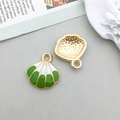 Pendentifs coquillages émaillés vert et blanc avec dorure pour bijoux DIY - Forme de Coquille (12035)