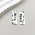 Pendentif rectangulaire argenté avec gravure Strong Is Beautiful pour création bijoux - Plaque de lettre STRONG en argent antique (9006)