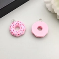 Roze hars donut hanger voor DIY sieraden met kleurrijke hagelslag en zilveren ring - Roze (17184)