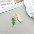 Pendentifs éclair en émail doré et vert pour la fabrication de bijoux DIY créatifs - Forme d'Éclair (12485)