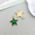 Pendentifs étoiles en émail vert avec bordure perlée dorée pour création de bijoux - Forme de Pentagramme (13542)