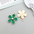 Pendentif fleur en émail vert avec finition dorée pour la création de bijoux DIY - Forme de Fleur (17534)