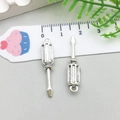 Vue détaillée de breloques en forme de tournevis pour la création de bijoux DIY - Tournevis (8522)