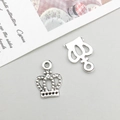 Antiksilberner Kronen-Anhänger für DIY-Schmuck mit Punktverzierung und glatter Rückseite - 10*14mm Hohlkrone (17368)