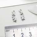 Set mit 2 Stechpalmenblatt-Anhängern aus antiker Silberlegierung für DIY-Schmuck - Blatt Stil (10416)