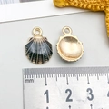 Colgante concha de esmalte negro con rayos dorados para hacer joyas DIY 15x12mm - Concha Negra (13x18mm-1.7g-8604)