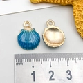 Colgante de concha en aleación azul degradado con reverso metálico dorado de moda - Concha Azul (13x18mm-1.7g-8608)