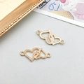 Ciondolo a doppio cuore dorato con superficie strutturata per la creazione di gioielli - Doppio Cuore Traforato KC Oro 28*13mm (17671)