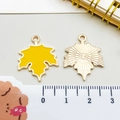 Goldener Ahornblatt-Anhänger mit gelbem Emaille für DIY-Schmuckherstellung - 18*23mm / Gelbes Ahornblatt