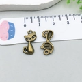 Antique bronze cat pendant for DIY jewelry, 25mm double-sided metal alloy charm - Small Cat (4589)