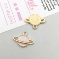 Pendentif Saturne en émail rose avec alliage doré et boucle pour création de bijoux DIY - Blanc