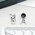 Pendentif lapin vintage en argent pour bijoux avec vue sur l'échelle de taille - Tête de Lapin Alice (5887)