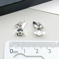 Pendentif lapin Alice en argent antique pour bijoux montrant l'avant et l'arrière - Grande Tête de Lapin d'Alice (6708)