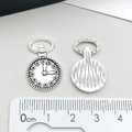 Pendentifs montre à gousset vintage argenté avec cadran gravé et dos brossé texturé - Pendentif Engrenage d'Horloge (7206)