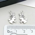 Pendentifs lapin en argent antique avec règle montrant la taille de 1,8cm pour bijoux - Petit Lapin d'Alice (7284)