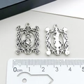 Pendentif lapin fille en argent antique avec design de relief style victorien - Lapin d'Alice Détails Fins (8258)