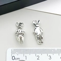 Pendentifs lapin Alice en argent antique style conte de fées avec échelle de taille - Petit Lapin d'Alice (8338)