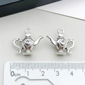 Pendentifs théière en argent antique pour bijoux avec relief cœur et règle de mesure - Théière en Argent Antique (8517)