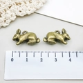 Antiek bronzen konijnenhangers voor DIY sieraden, vintage konijn bedels van 25mm - Antieke Bronzen Alice Konijn (1680)