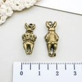 Antieke messing konijnenhangers met speelkaartdetails voor DIY sieraden maken - Antieke Bronzen Alice Konijn (8330)